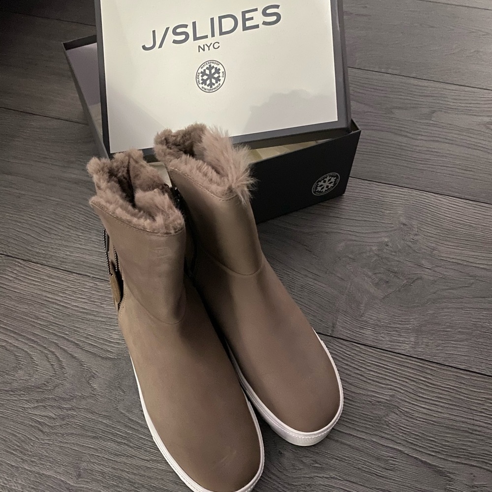 New J Slides Selene fur boot waterproof sz 8